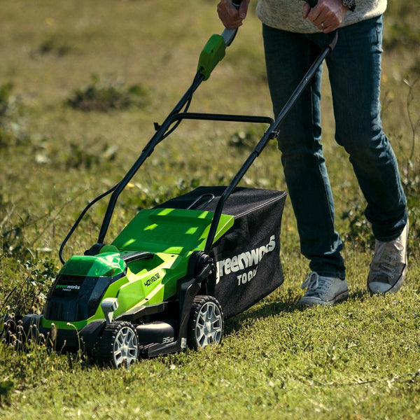 Greenworks 40v 35cm cordless lawnmower in use